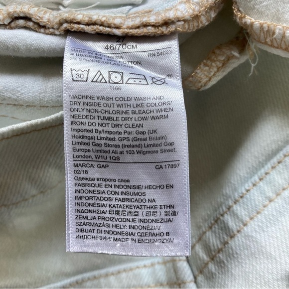 Gap high waisted white button fly stretch denim shorts. Size 27 - Picture 5 of 10